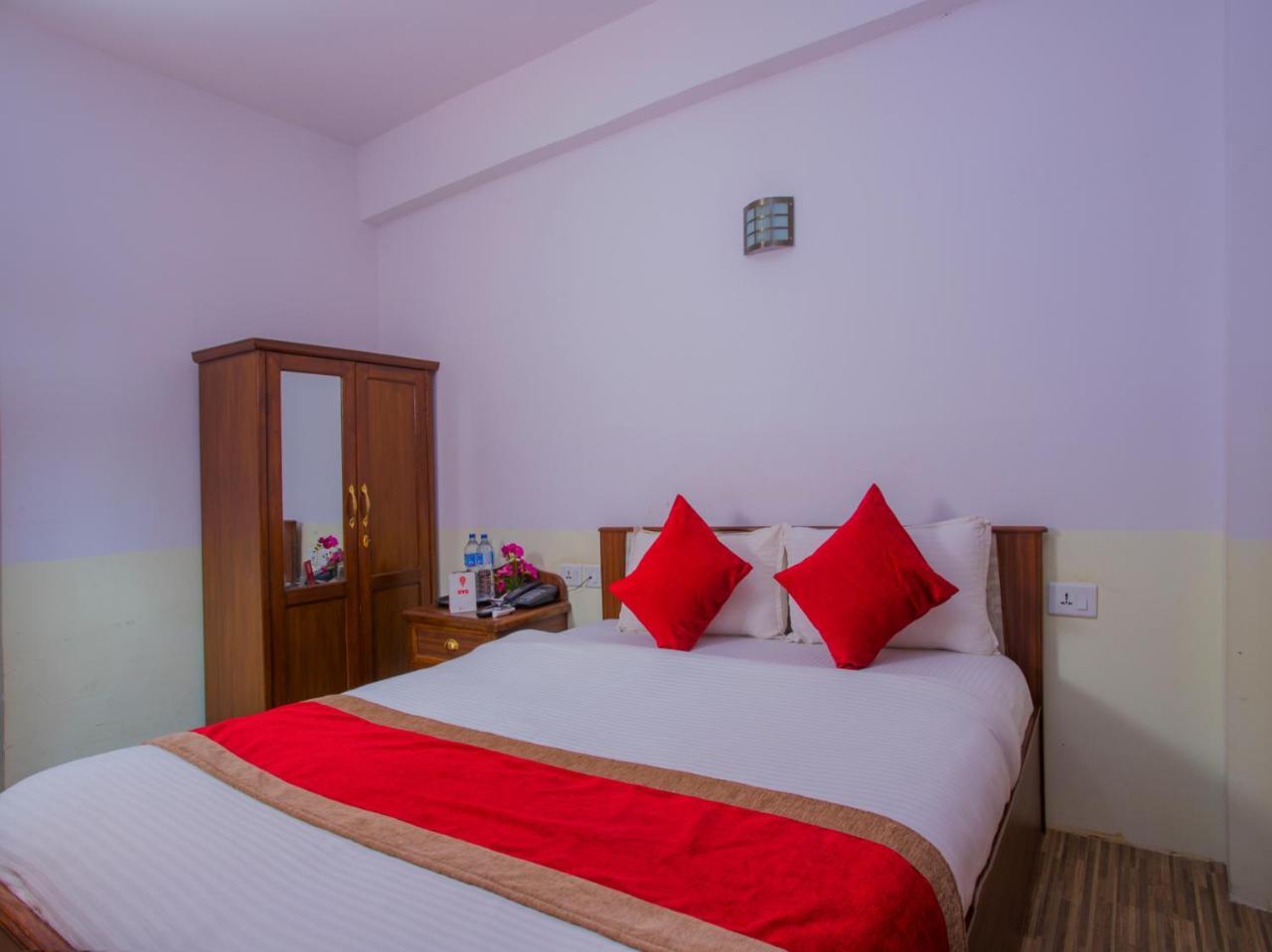 Oyo 255 White Zambala Hotel Kathmandu Exterior photo